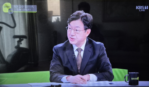 성태윤 대통령실 정책실장이 24일 KBS '일요진단 라이브'에 출연해 발언하고 있다. KBS 화면 캡처